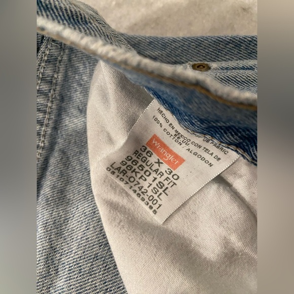 Wrangler Men’s Light Wash Distressed Cotton Denim Jeans Size 36x30 - Picture 12 of 12